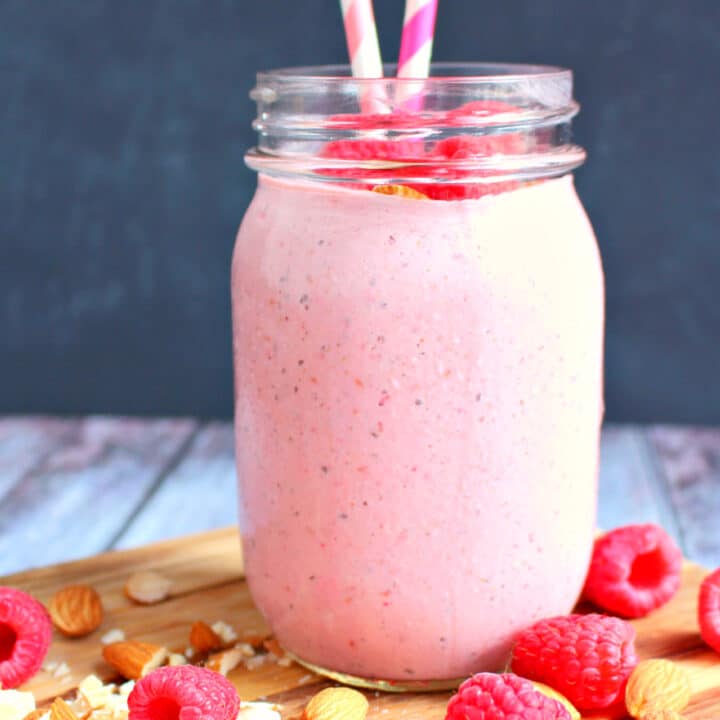 The BEST Raspberry Smoothie Recipe - Delightful E Made