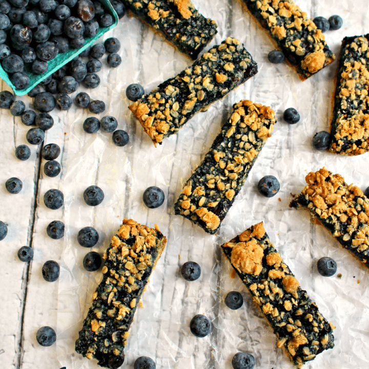 Blueberry Oatmeal Breakfast Bars by DelightfulEMade.com