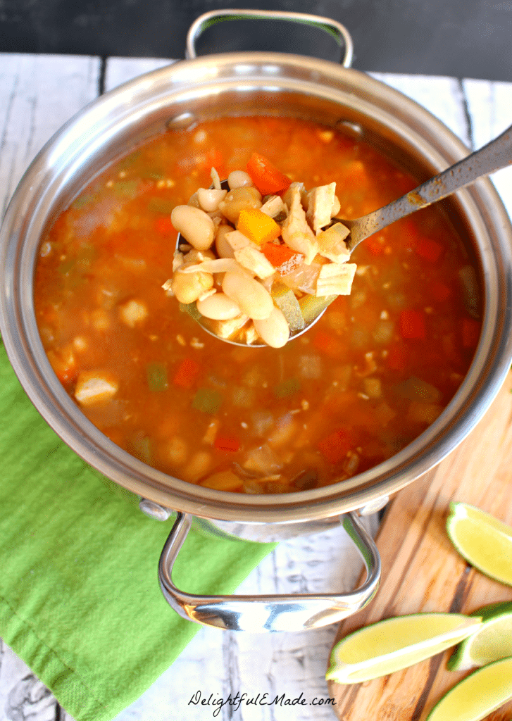 An easy, healthy, delicious dinner idea done in under 30 minutes! Made with chicken, beans and peppers along with fresh lime juice and topped with cilantro, this chili is fabulous!