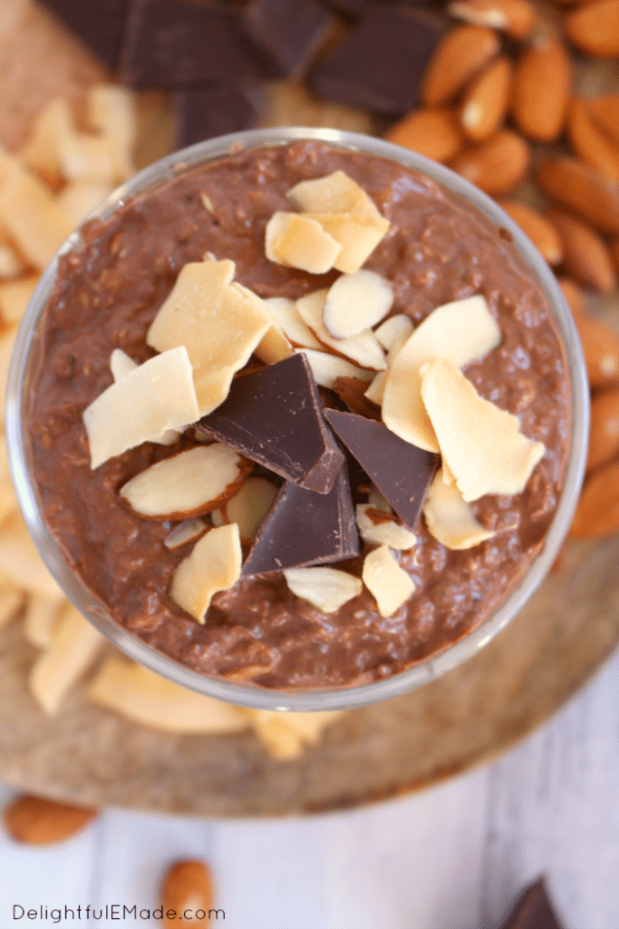 If you've looking for an amazing chocolate overnight oats recipe, look no further! These overnight oats with Greek yogurt make an amazing healthy breakfast loaded with protein and fiber. Oatmeal has never tasted so good!