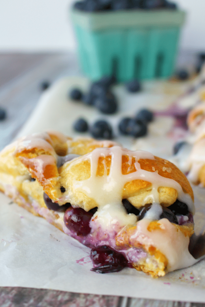 Meet your new favorite breakfast pastry! This super-simple Blueberry Cream Cheese Breakfast Braid is made from store-bought crescent sheets, along with fresh blueberries, and almonds and a baked to perfection. The perfect pairing with your morning coffee! 