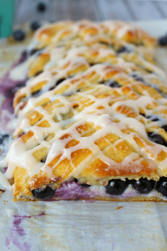 Meet your new favorite breakfast pastry! This super-simple Blueberry Cream Cheese Breakfast Braid is made from store-bought crescent sheets, along with fresh blueberries, and almonds and a baked to perfection. The perfect pairing with your morning coffee!