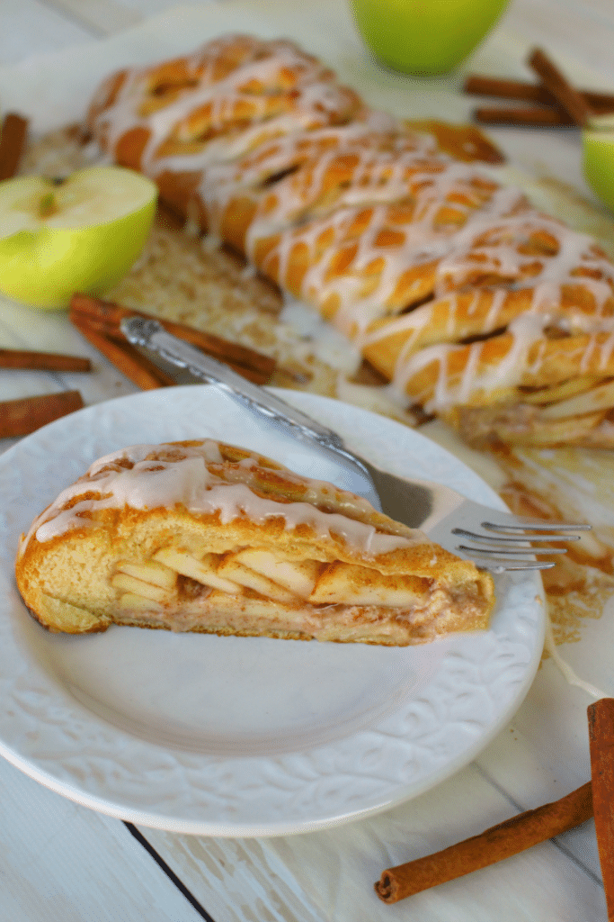 The perfect breakfast pastry for fall! Fresh apples, cinnamon, cream cheese and a refrigerated crescent sheet come together to make the most wonderful breakfast treat that your entire family will love. Super easy to make, and it will look and taste like it came from a specialty bakery!