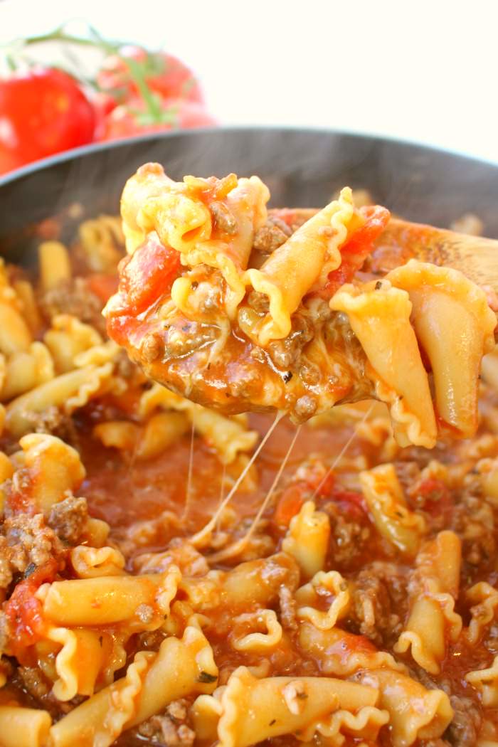 In need of an easy weeknight dinner idea? This One Pot Cheesy Italian Goulash is the perfect dinner solution and a fantastic ground beef recipe! Made with simple ingredients that you likely already have in your pantry, this one skillet pasta with meat sauce is fantastic for feeding your family any night of the week!