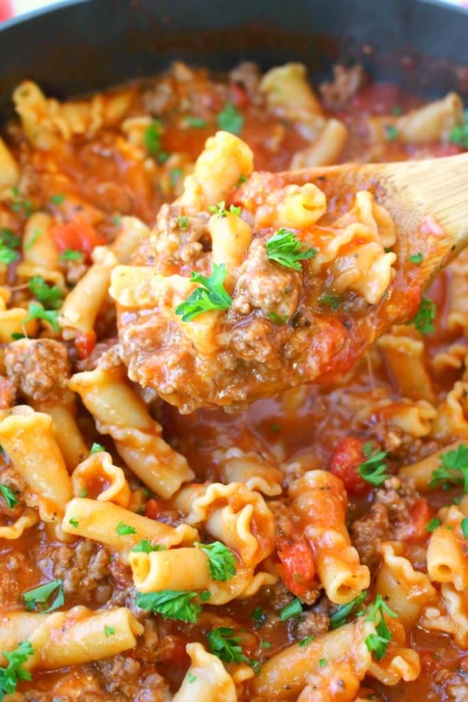 In need of an easy weeknight dinner idea? This One Pot Cheesy Italian Goulash is the perfect dinner solution! Made with simple ingredients that you likely already have in your pantry, this one skillet pasta with meat sauce is fantastic for feeding your family any night of the week!