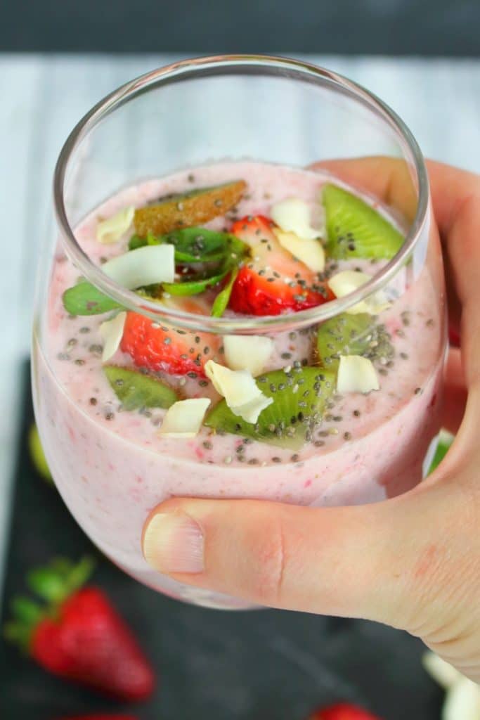 Easy Strawberry Kiwi Smoothie-Strawberry Smoothie Recipe-sq1