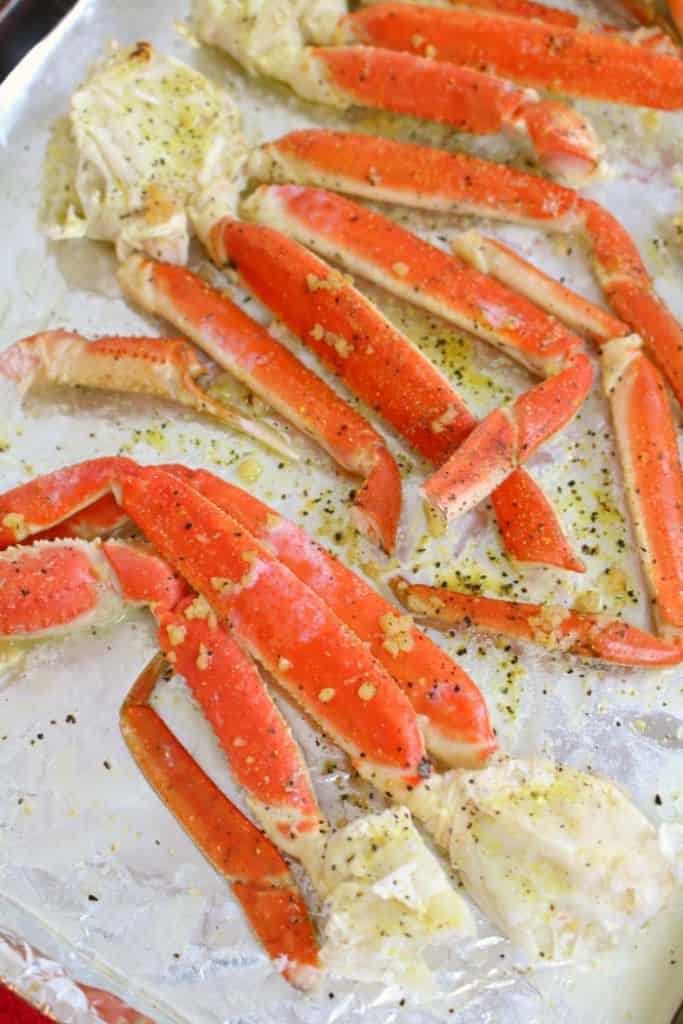 Want to know how to make Snow Crab Legs in the oven? With just 5 ingredients from ALDI, this simple Oven Baked Snow Crab Legs recipe comes together quickly and easily. Perfect for your holiday parties and dinners!