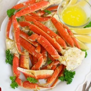 Want to know how to make Snow Crab Legs in the oven? With just 5 ingredients from ALDI, this simple Oven Baked Snow Crab Legs recipe comes together quickly and easily. Perfect for your holiday parties and dinners!