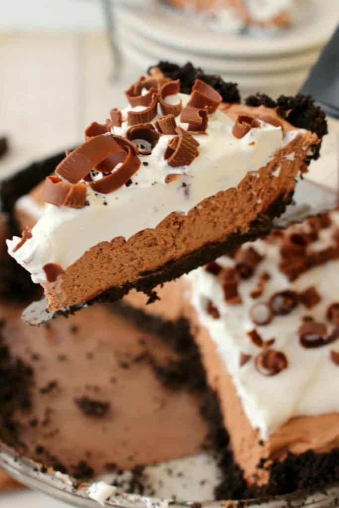 The perfect no bake chocolate cream pie recipe!  With an OREO cookie crust, delicious layer of hot fudge, and a creamy chocolate mousse filling, this Easy Chocolate Cream Pie is heavenly!