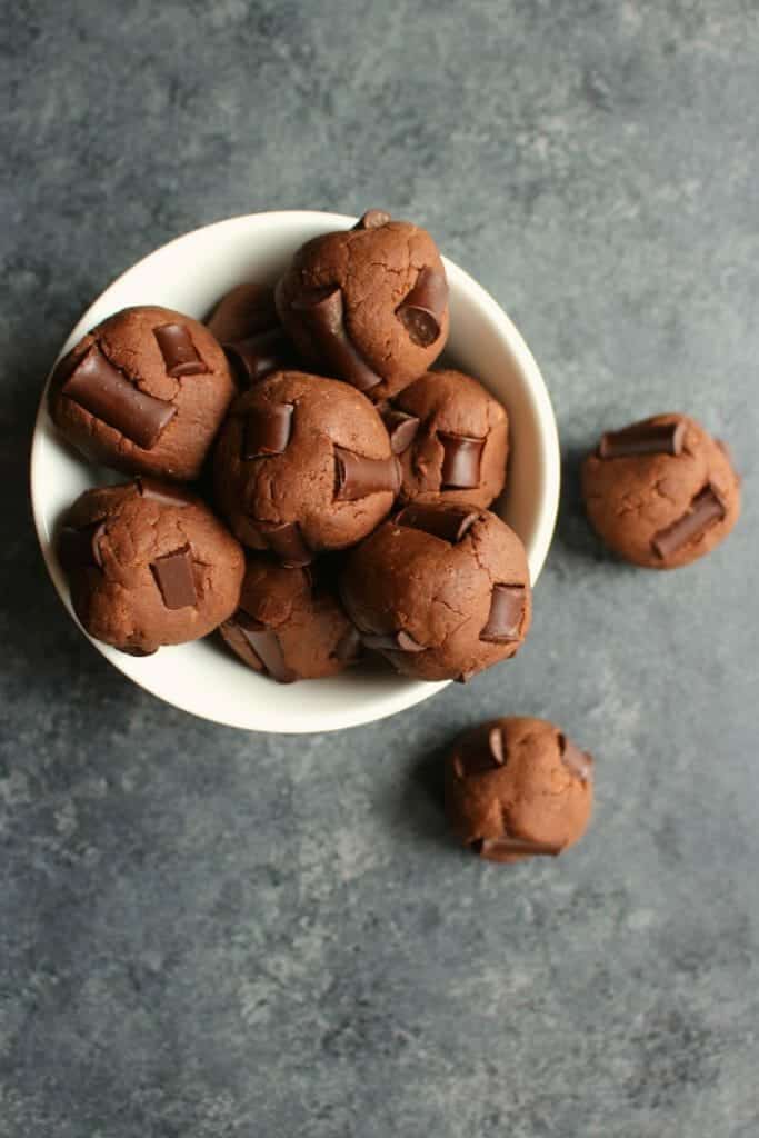 The perfect healthy treat for when chocolate cravings hit! These Fudge Brownie Protein Bites are grain-free, refined sugar-free, low-carb, Paleo-friendly, and taste amazing. The perfect way to indulge your chocolate cravings without the guilt!