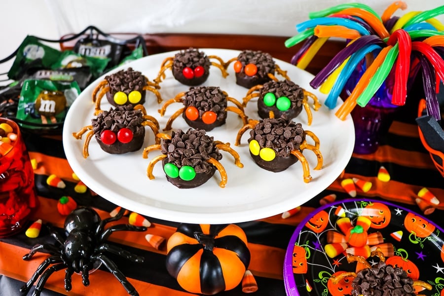 Looking for some awesome Halloween buffet ideas? I’ve put together some of my favorite Halloween party appetizers and sweet treats from Dollar General to create a simple, fun and budget-friendly Halloween party buffet!