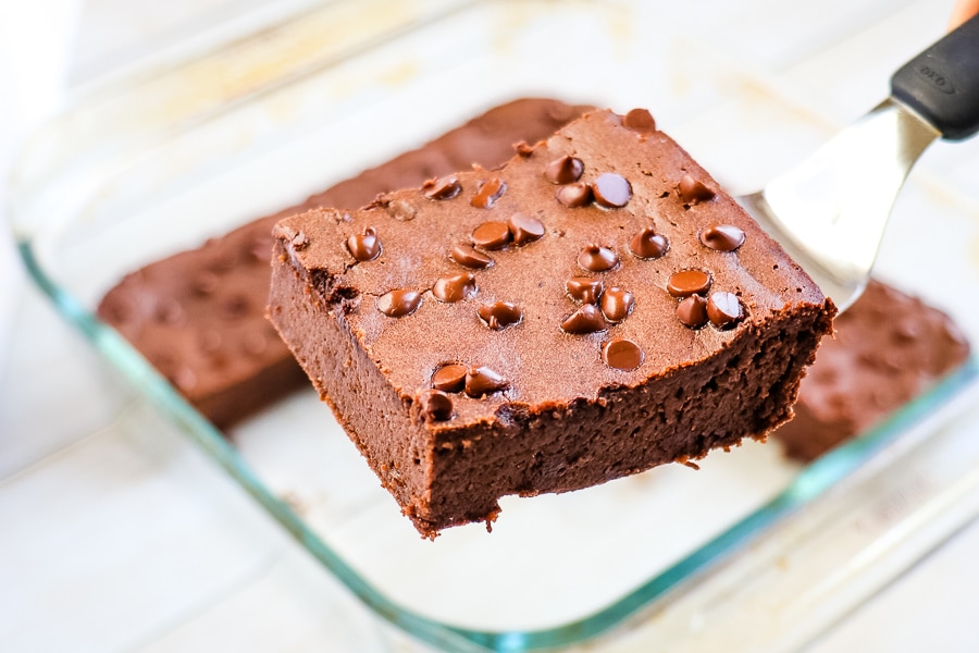 Attention all brownie lovers! If you love a delicious, fudgy brownie, but not all of the sugar and calories, then this Black Bean Brownie recipe is for you. Made with no flour, toxic oils or refined sugar, these healthy black bean brownies are an awesome alternative to your favorite chocolate treat.