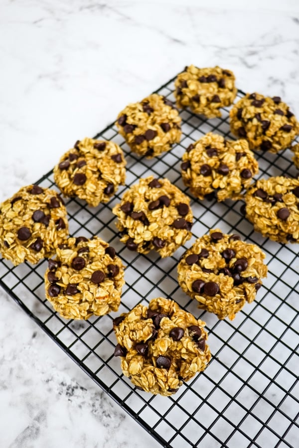 4 Ingredient Oatmeal Cookies, sugar free oatmeal cookies made with bananas.