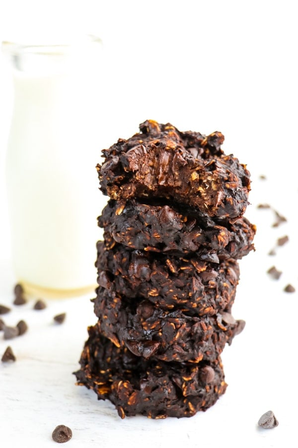 Healthy chocolate oatmeal cookies