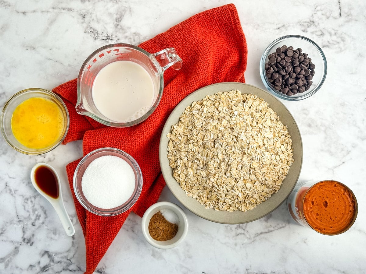 Ingredients needed for pumpkin chocolate chip baked oatmeal.