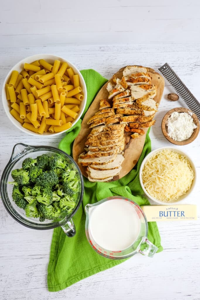 Ingredients needed to make chicken and broccoli alfredo.