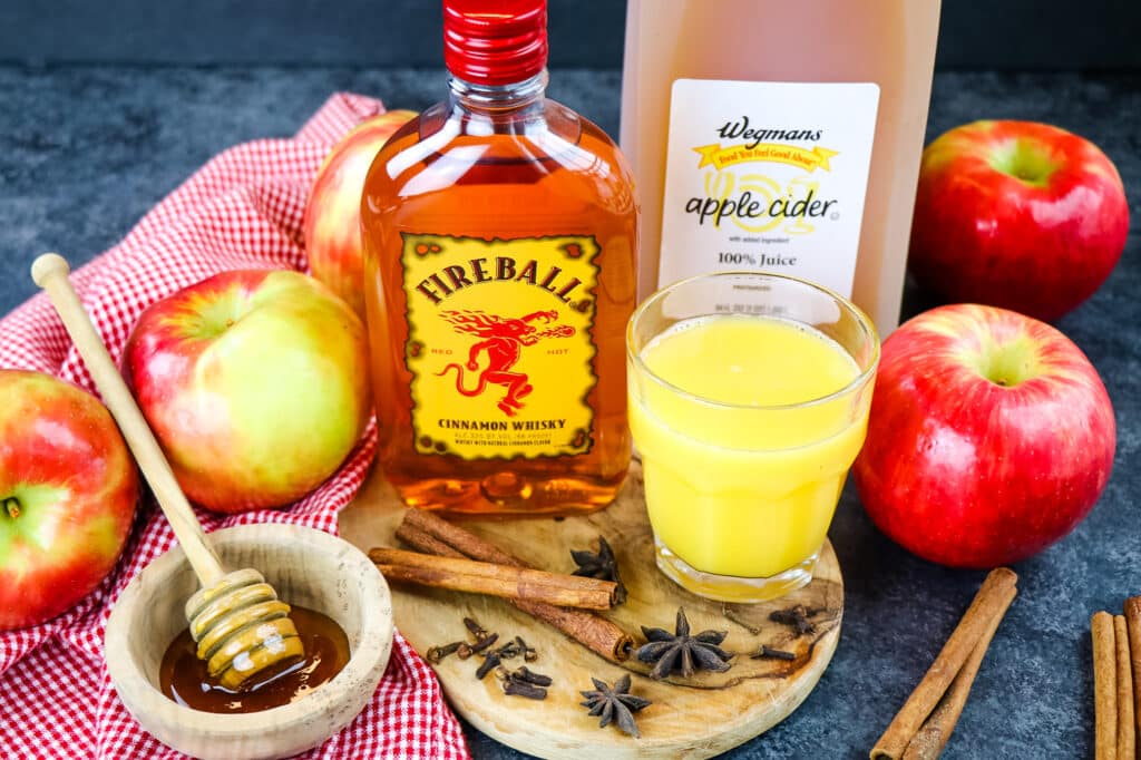 Ingredients need to make an apple cider hot toddy.