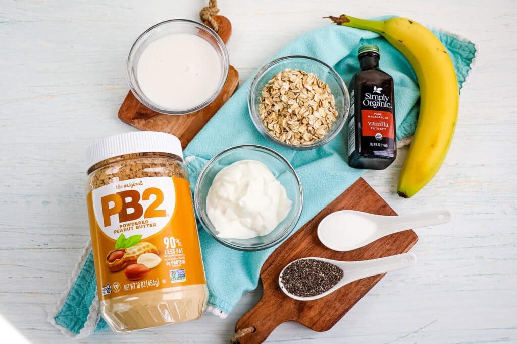 Ingredients needed to make peanut butter banana overnight oats.