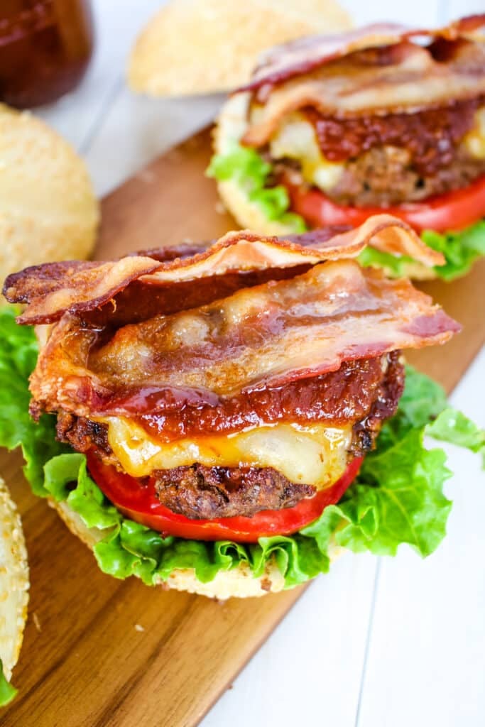 BBQ Bacon Burgers - Homemade In The Kitchen