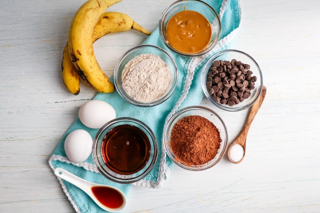 Ingredients needed to make a healthy banana brownies recipe.